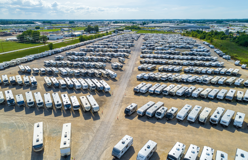 lots of RVs in a parking lot from above