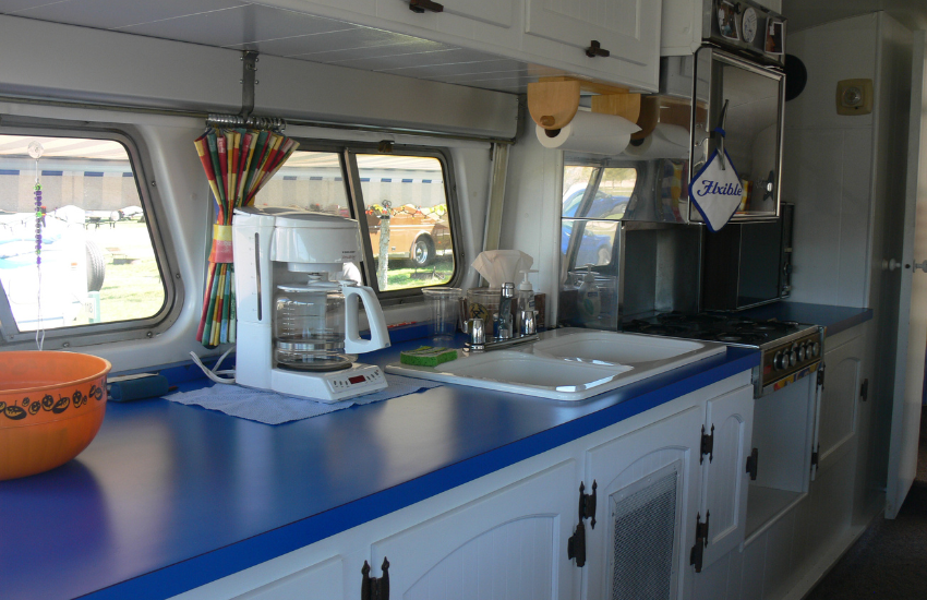 Camper Decor Ideas#4 Blue countertop in a camper.